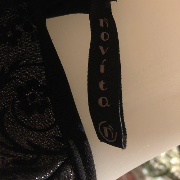 3/$30 - Black top novita size small - Picture 7 of 7